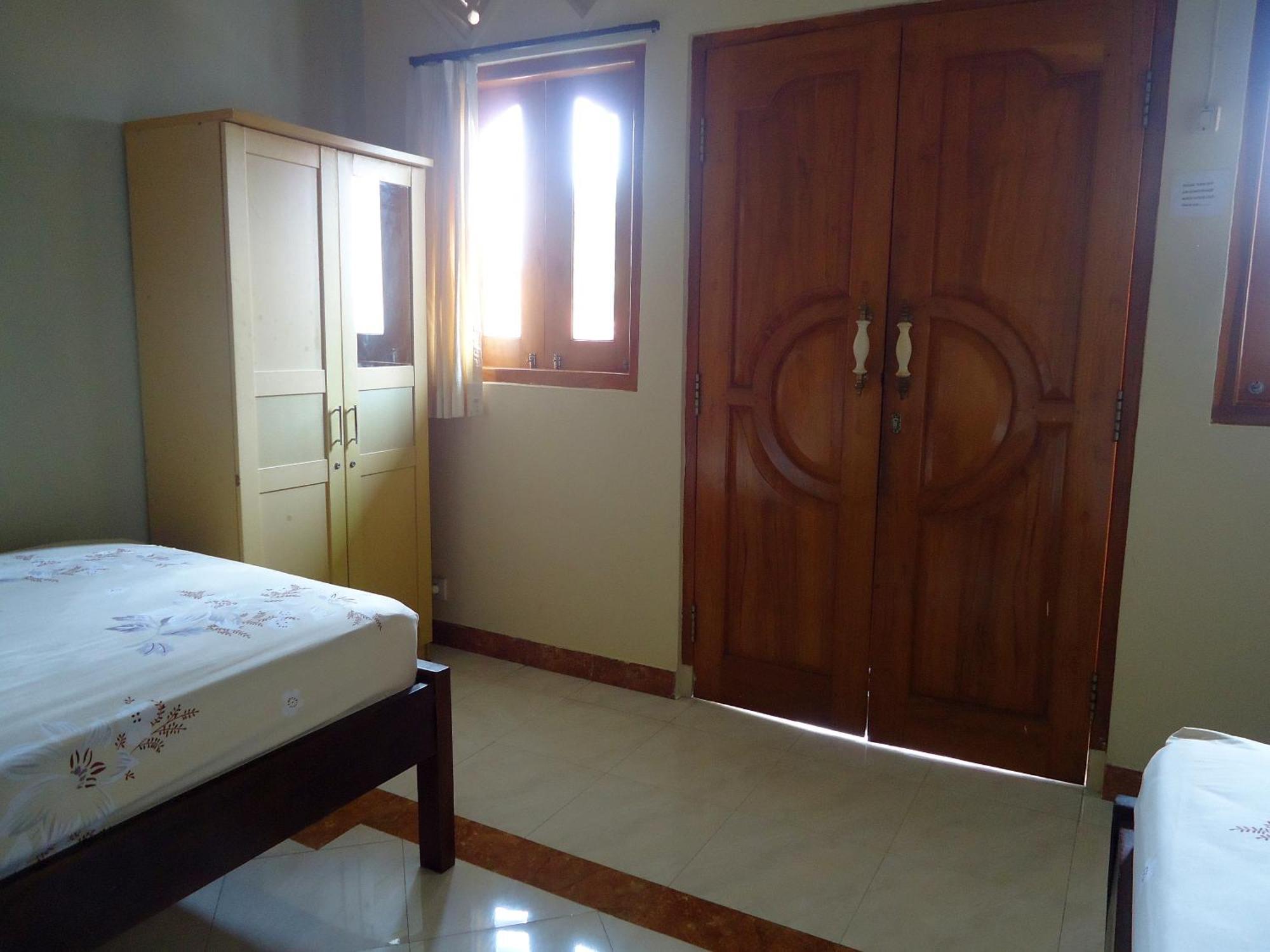 The Reinhold Guesthouse Bali Kerobokan  Exterior photo
